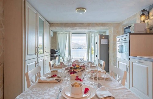 Okrug Villa | Villa de lujo Destiny Ciovo 1 junto al mar con piscina climatizada en la playa