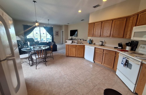 Orange Tree Casa | Luxury Villa - Family Oasis with Private Pool - close to Disney and Universal!