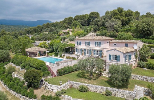 La Colle-sur-Loup Casa | Villa de lujo con impresionantes vistas a la ladera y al mar cerca de St Paul de Vence.