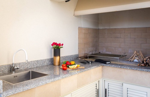Okrug Gornji Villa | Luxury Villa Glass with Pool