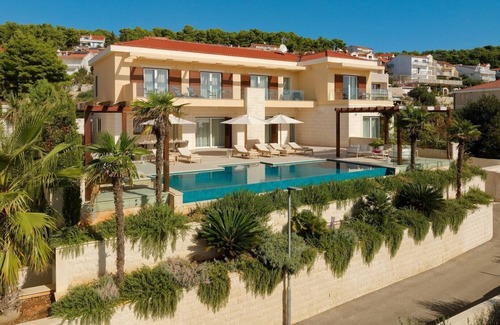 Hvar Villa | Villa Hvar Deluxe Palace 1 de lujo con piscina privada y sauna, de lado a la playa en la isla de Hvar