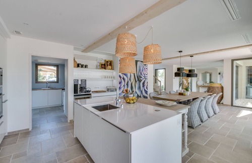 Tourrettes Villa | Villa de lujo en un campo de golf con tenis y piscina, limpieza incluida.