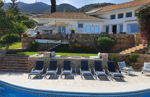 Rancho Domingo Villa | VILLA DE LUJO EN MALAGA CON PISCINA CLIMATIZADA