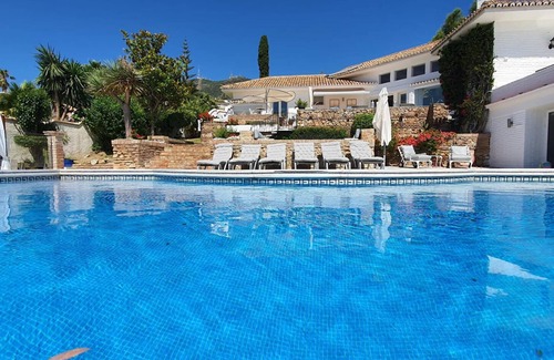 Rancho Domingo Villa | VILLA DE LUJO EN MALAGA CON PISCINA CLIMATIZADA