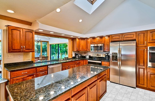 Stroudsburg Casa | Luxury Villa in the heart of Poconos with Pool, Hot Tub, Sauna, and Game Room