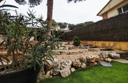 Vallromanes Chalet De Esquí | Luxury Villa in Vallromanes – Nature, Pool, Views, Close to Barcelona & Beach.