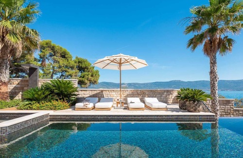 Slatine Villa | Luxury Villa Momento with Pool