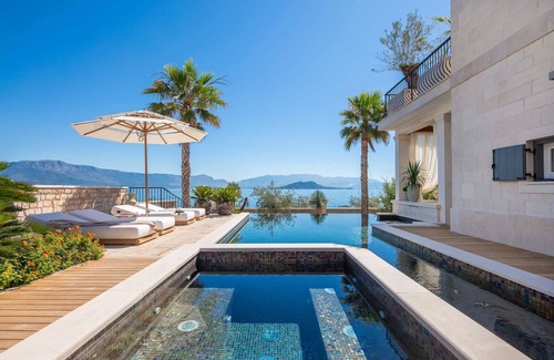 Slatine Villa | Luxury Villa Momento with Pool