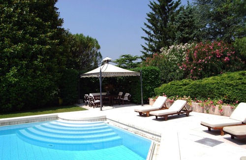 Arbizzano Villa | Villa de lujo cerca de Verona: diseño, piscina, parque, tenis, gimnasio