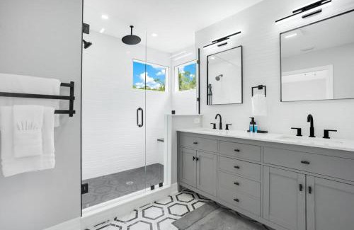 Kissimmee Casa | Luxury Villa Near Disney I Fully Renovated