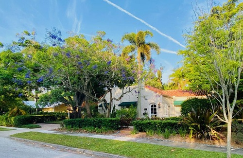 Granada Villa | Luxury Villa near Siesta - private, heated screened pool
