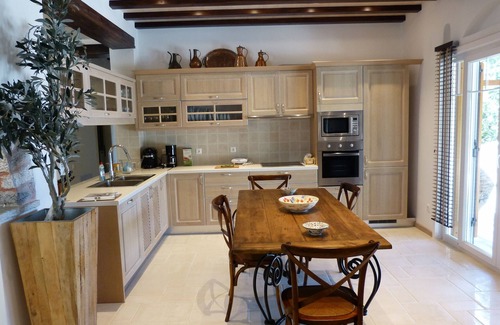 Skopelos Villa | Villa de lujo cerca del centro del pueblo en tierra verde / árboles / increíble mar abierto con Port Vi