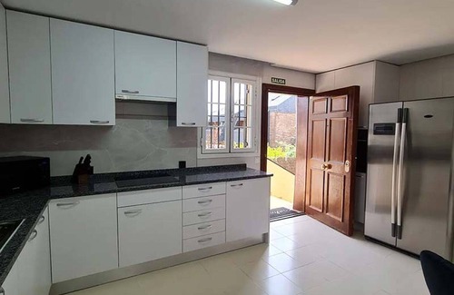 Mirasierra Casa | MODERNA CASA DE LUJO CON JACUZZI EN EL JARDIN