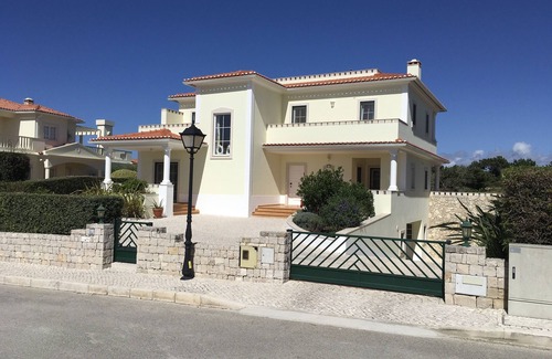 Praia del Rei Villa | Villa de lujo, piscina privada, zona tranquila, vista al campo de golf y al océano.