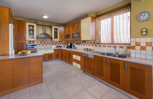 Petaloudes Villa | Villa de lujo Rea totalmente equipada con piscina 4 bdrs 10 pers