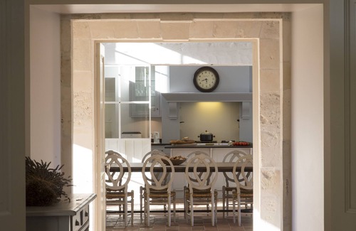 Angoulins Casa | Hermosa y lujosa residencia con piscina en el corazón del pueblo cerca de las playas.