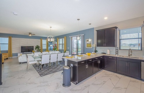 Kissimmee Villa | Lujosa Villa Storey Lake 15min→Disney, piscina privada + sin cargos adicionales