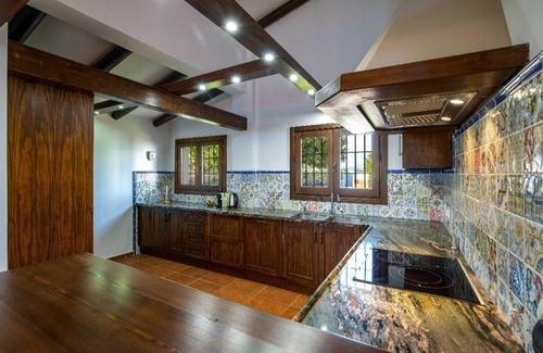 Alora Villa | Luxury villa, stunning views, pool, gym,hot tub Alora.