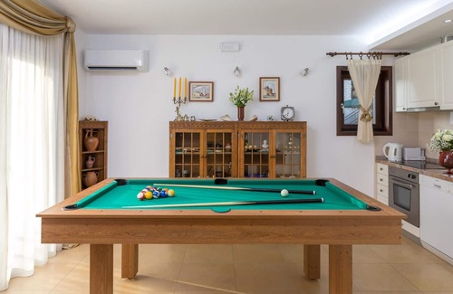 Trogir Villa | **** Villa de lujo, Trogir - Ciovo, directamente en el mar con piscina para 12 personas (+ 2 niños)