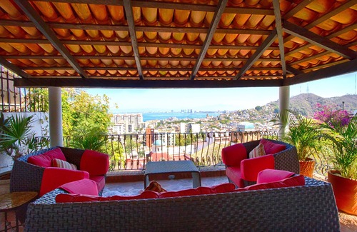 Romantic Zone Villa | Villa de lujo con piscina climatizada con vista a la bahía, mucama y chef