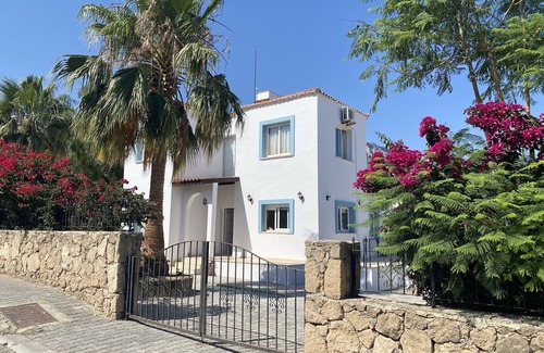 Arapkoy Villa | Villa de lujo con vistas al mar ya la montaña. Gran piscina privada y WIFI