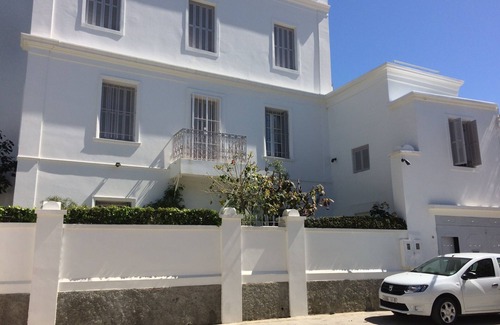 Tangier Villa | Villa de lujo con jardín, piscina y hammam. Personal de la casa incluido.