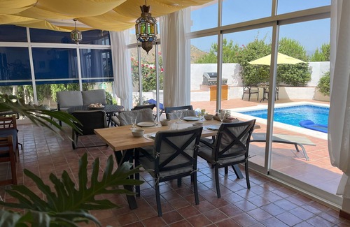 Vinuela Casa | Villa de lujo con excelentes vistas - piscina privada - gran jardín de invierno