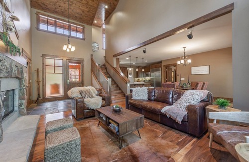 Truckee Casa | Luxury Villa with hot tub in Old Greenwood, minutes from world class skiing!