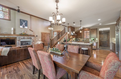 Truckee Casa | Luxury Villa with hot tub in Old Greenwood, minutes from world class skiing!