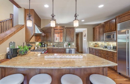 Truckee Casa | Luxury Villa with hot tub in Old Greenwood, minutes from world class skiing!