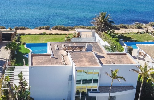 Luz Villa | Lujosa villa con piscina y espectaculares vistas al mar.