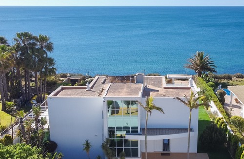 Luz Villa | Lujosa villa con piscina y espectaculares vistas al mar.