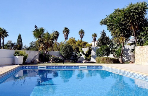 Albufeira Villa | Villa de lujo con gran piscina privada y vistas al parque