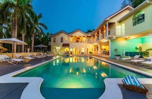 Montego Bay Casa | Finca privada en exclusivo barrio cerrado con personal completo.