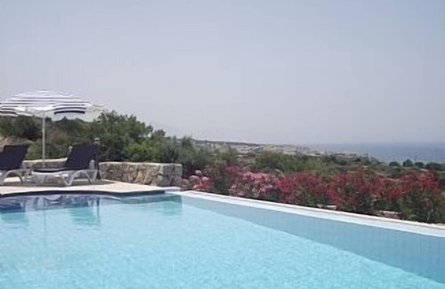 Esentepe Villa | Villa de lujo con piscina infinita privada. Vistas al mar y montaña. Wi-Fi gratis