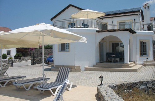 Esentepe Villa | Villa de lujo con piscina infinita privada. Vistas al mar y montaña. Wi-Fi gratis