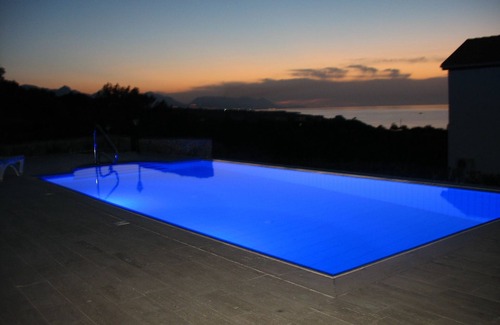Esentepe Villa | Villa de lujo con piscina infinita privada. Vistas al mar y montaña. Wi-Fi gratis
