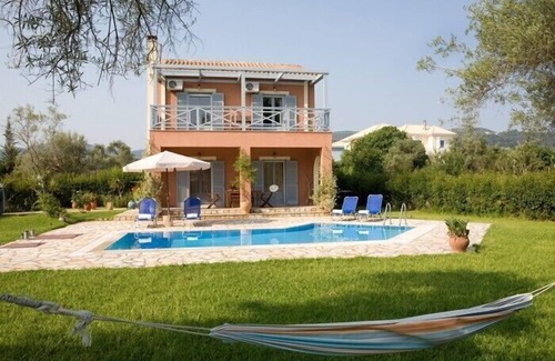 Lefkada Town Villa | Villa de lujo con piscina privada, 0,5km de la playa y 0,5 km de la ciudad