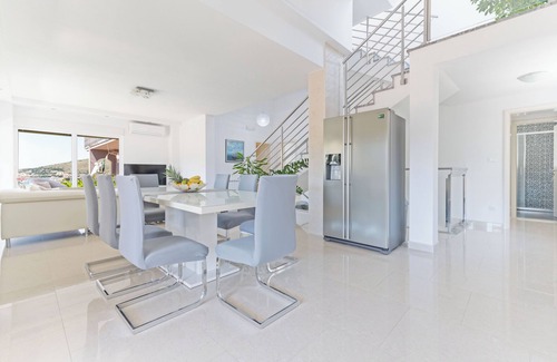 Trogir Villa | Nueva Villa de lujo con piscina en la azotea y Jakuzzi en Trogir