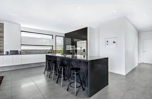 Surfers Paradise Casa | Luxury Villas Bluewater Oasis (Heated Pool)