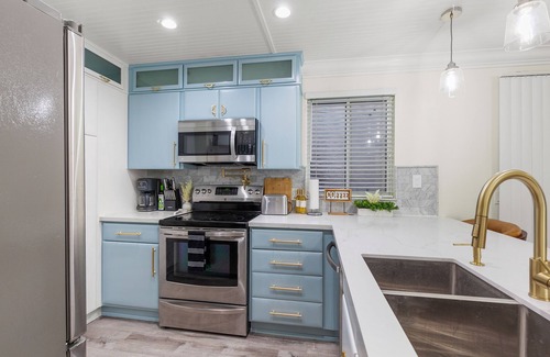 Solana Beach Condominio | Luxury Villas of Solana Beach W A/C 2 minutes to BEACH, w/racquetball, pool& spa