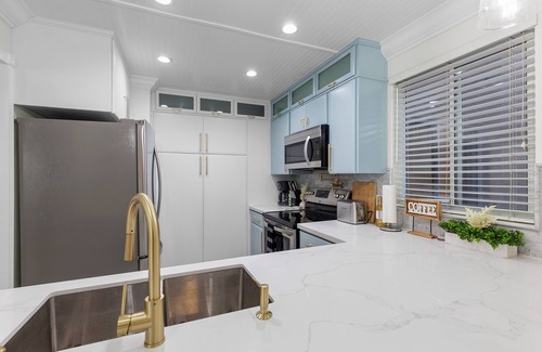 Solana Beach Condominio | Luxury Villas of Solana Beach W A/C 2 minutes to BEACH, w/racquetball, pool& spa
