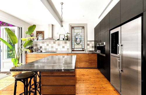 St Kilda Casa | Luxury Villas St Kilda West Beach (Walk to the beach)