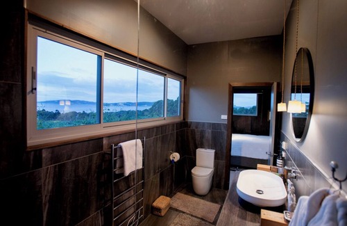 Woodbridge Cama Y Desayuno | Luxury Vrbo in Woodbridge - the best views over Bruny Island and North to Hobart