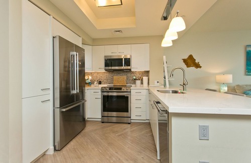 Waikiki Condominio | Luxury Waikiki condo - 28th floor! Stunning views, convenient location, parking