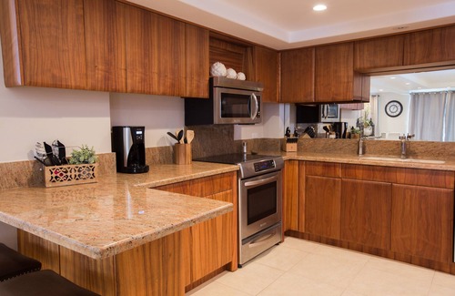 Waikiki Condominio | ¡NUEVO! Ático de lujo Waikiki de 2 dormitorios con vistas al océano, aparcamiento gratuito y conexión WiFi