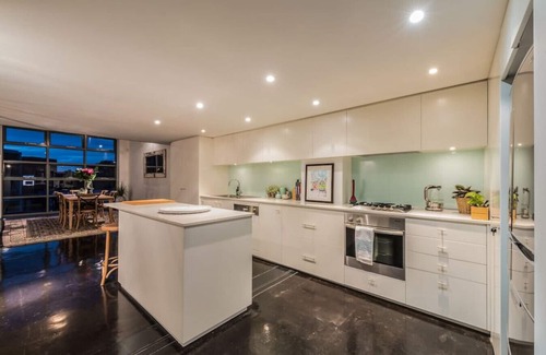 Abbotsford Apartamento | Luxury warehouse apartment close to CBD