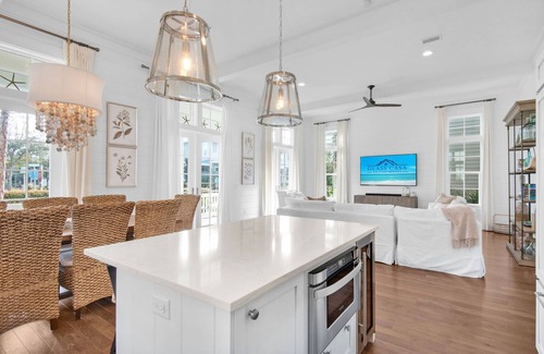 Watercolor Casa | Luxury WaterColor Home with Resort Amenities, Golf Cart & 4 Bikes