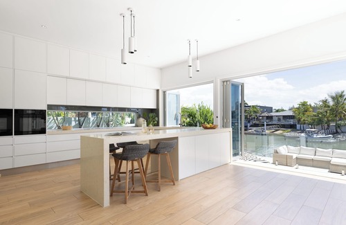 Surfers Paradise Casa | Luxury Waterfront Capri Home + Heated Magnesium Pool & Spa