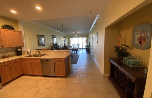 Clearwater Beach Condominio | Frente al lujo- Decoración tropical -3 hab / 2bth-1824 pies cuadrados con TV LCD.